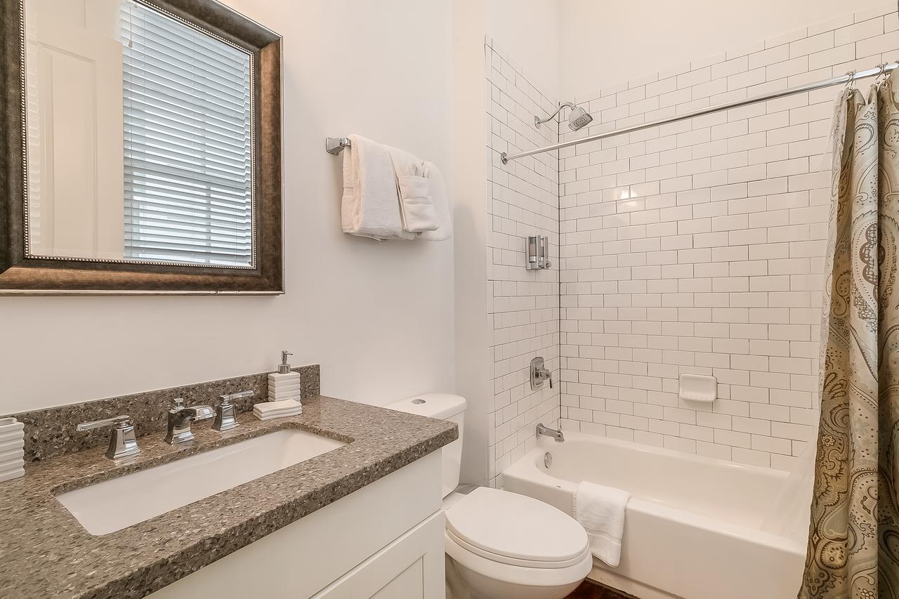 Modern 2Br On Carondelet By Hosteeva Apartment New Orleans Exterior photo