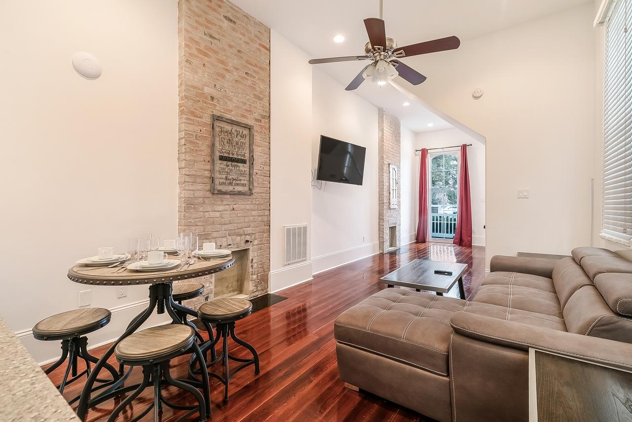 Modern 2Br On Carondelet By Hosteeva Apartment New Orleans Exterior photo